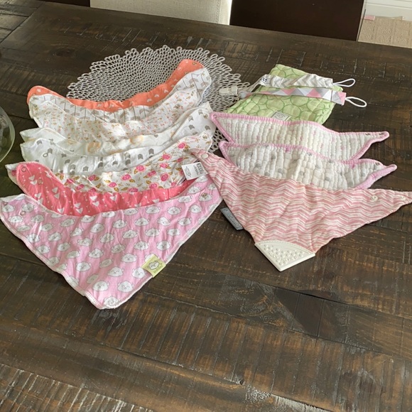🦋EUC! Baby Bandanna Bib Bundle! - Picture 1 of 6